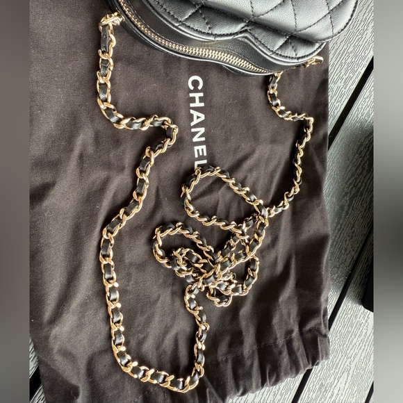 Chanel Mini Lambskin 22s CC in Love Heart Crossbody - Picture 5 of 17